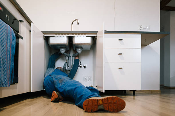 Professional Plumbing technician working in Elberon, VA